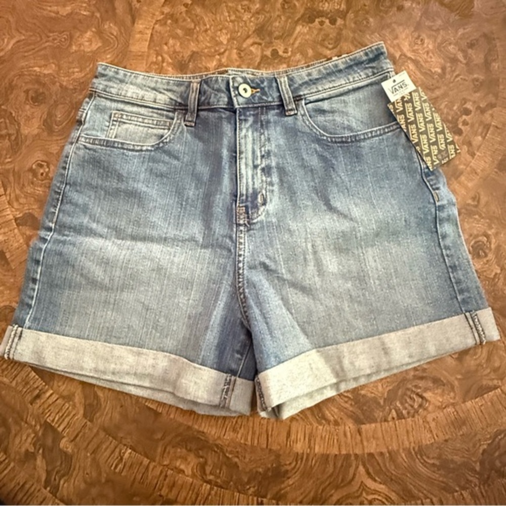 Vans NWT High Rise Cuffed Jean Shorts Sz 29